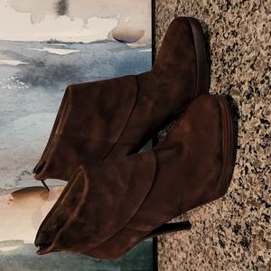 Steve Madden Trishia Suede Dark Brown Heel Ankle Boots 7.5M